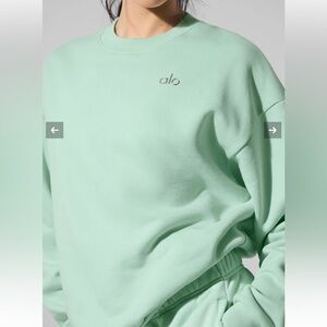ALO Yoga Light Green Crewneck Sweater
